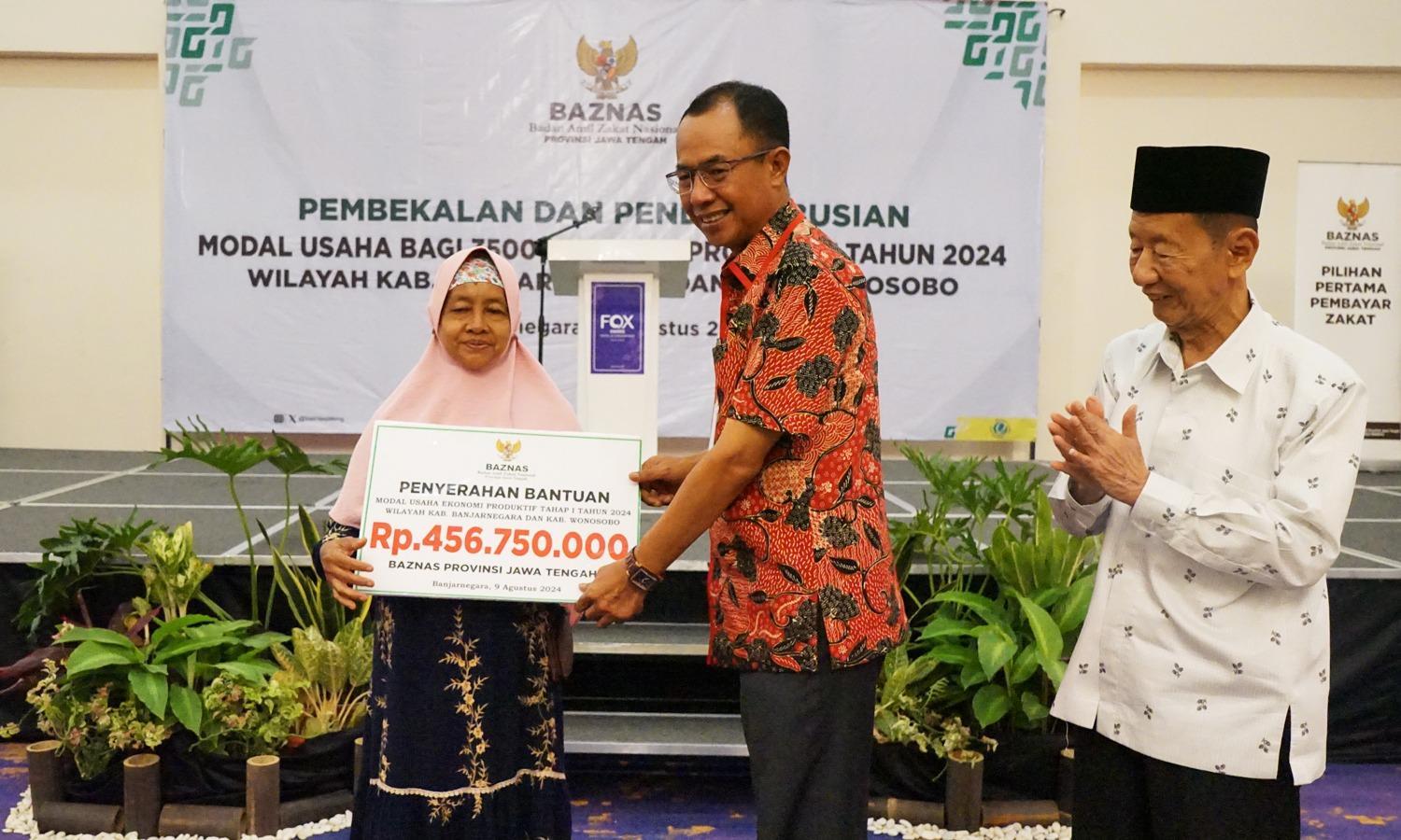 BAZNAS Jateng Berikan Bantuan Modal Usaha untuk 145 Mustahik Produktif di Banjarnegara dan Wonosobo