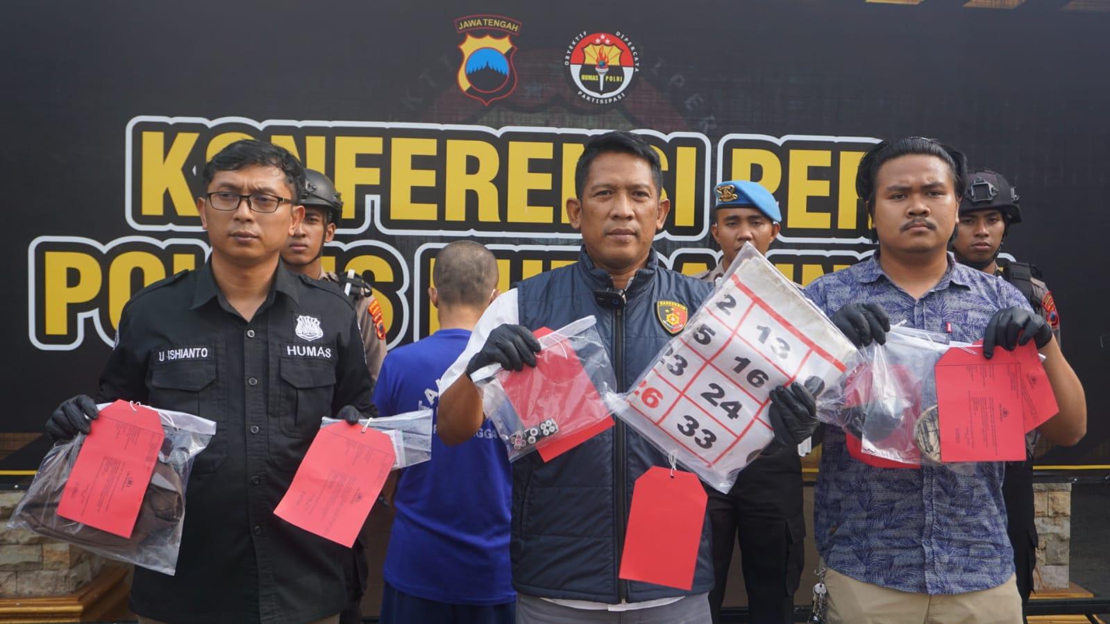 Bandar judi jenis dadu (kopyok) di wilayah hukum Polsek Bukateja diamankan Satreskrim Polres Purbalingga.
