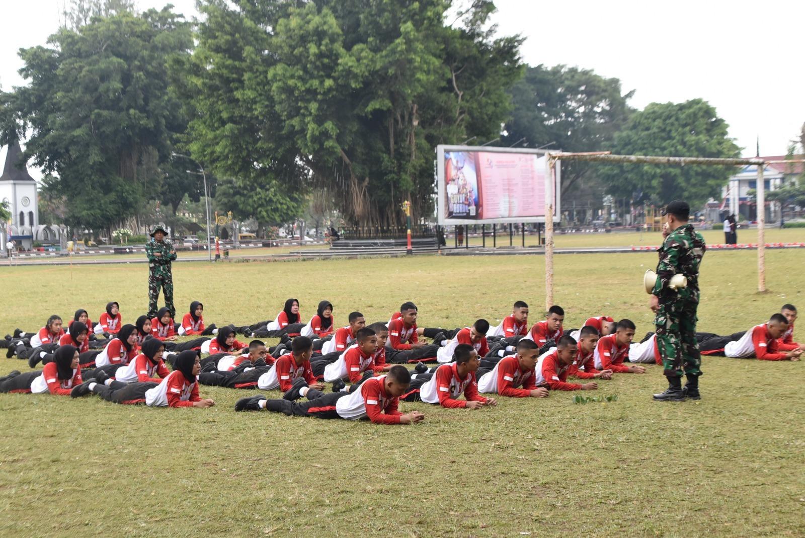 Kodim Kodim 0707Wonosobo gelar Latihan Paskibra Kabupaten Wonosobo di Alun-alun Wonosobo. (1 Agustus 2024)