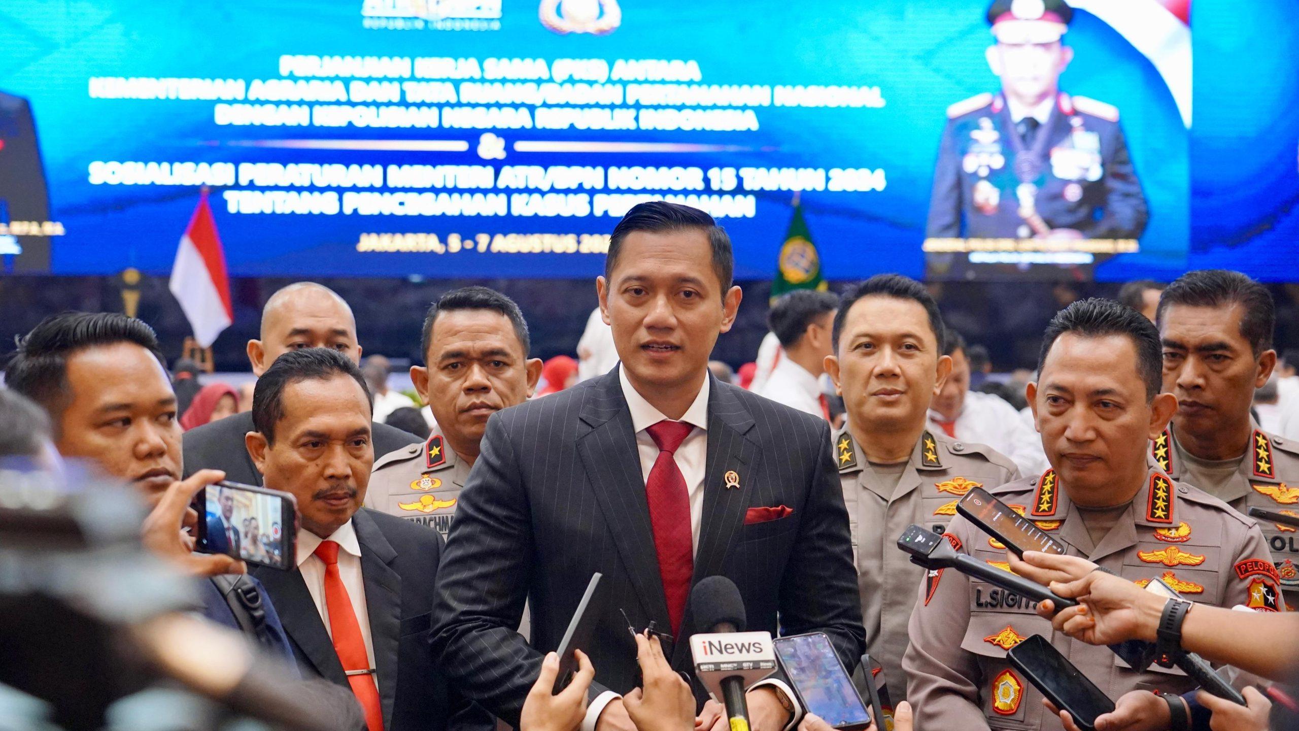 Menteri Agraria dan Tata RuangKepala Badan Pertanahan Nasional (ATRBPN), Agus Harimurti Yudhoyono (AHY) beserta seluruh jajaran