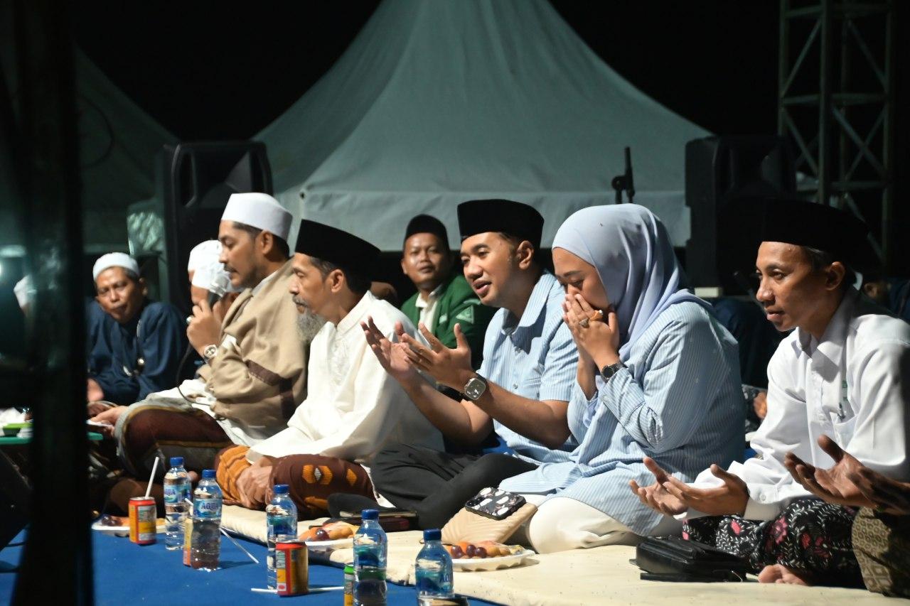 Bupati Tiwi berdoa dan menyampaikan permohonan pamit mengambil cuti untuk melakukan kampanye dalam Pilkada Serentak 2024 Kabupaten Purbalingga. Permohonan pamit cuti selama kurang lebih dua bulanan, terhitung sejak 25 September – 23 November 2024 (Dok.Humas Prokompim Wonosobo)