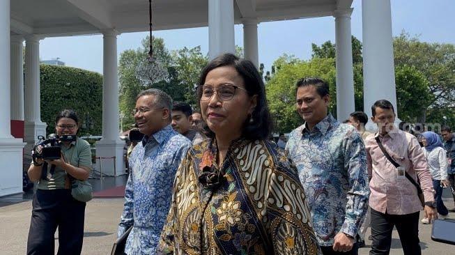 94967 menteri keuangan sri mulyani merapat ke istana jelang makan siang terakhir bersama presiden jokowi