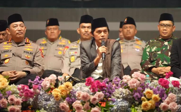 Gus Iqdam saat memberikan ceramah kebangsaan alam Doa bersama Lintas Agama dalam rangka Pilkada Jawa Tengah 2024 Aman dan Damai di Lapangan Pancasila, Simpanglima, Kota Semarang, Rabu (20/11) malam.(IST)