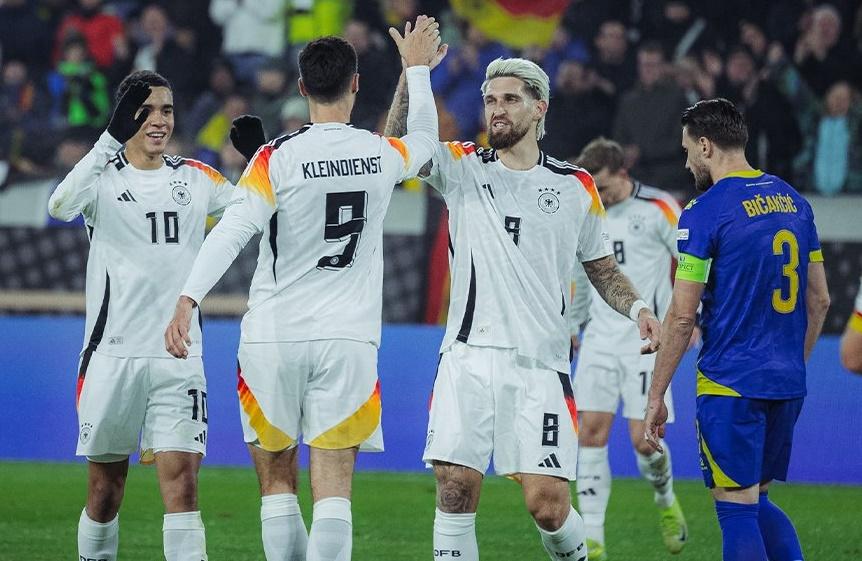 Para pemain Jerman berselebrasi usai mencetak gol ke gawang Bosnia dalam laga UEFA Nations League. (Twitter/@DFB_Team_EN)