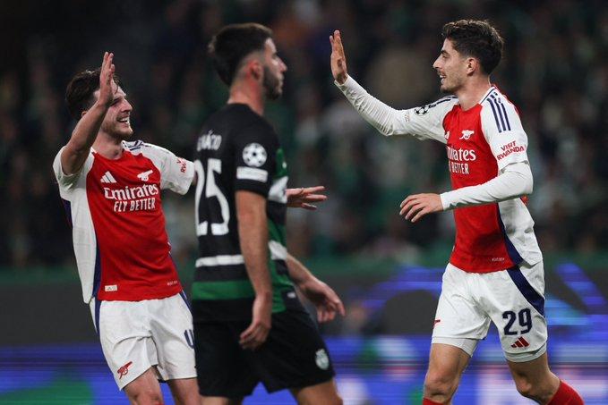 Para pemain Arsenal berselebrasi usai membuat gol ke gawang Sporting dalam laga lanjutan Liga Champions. (Twitter/@Arsenal)