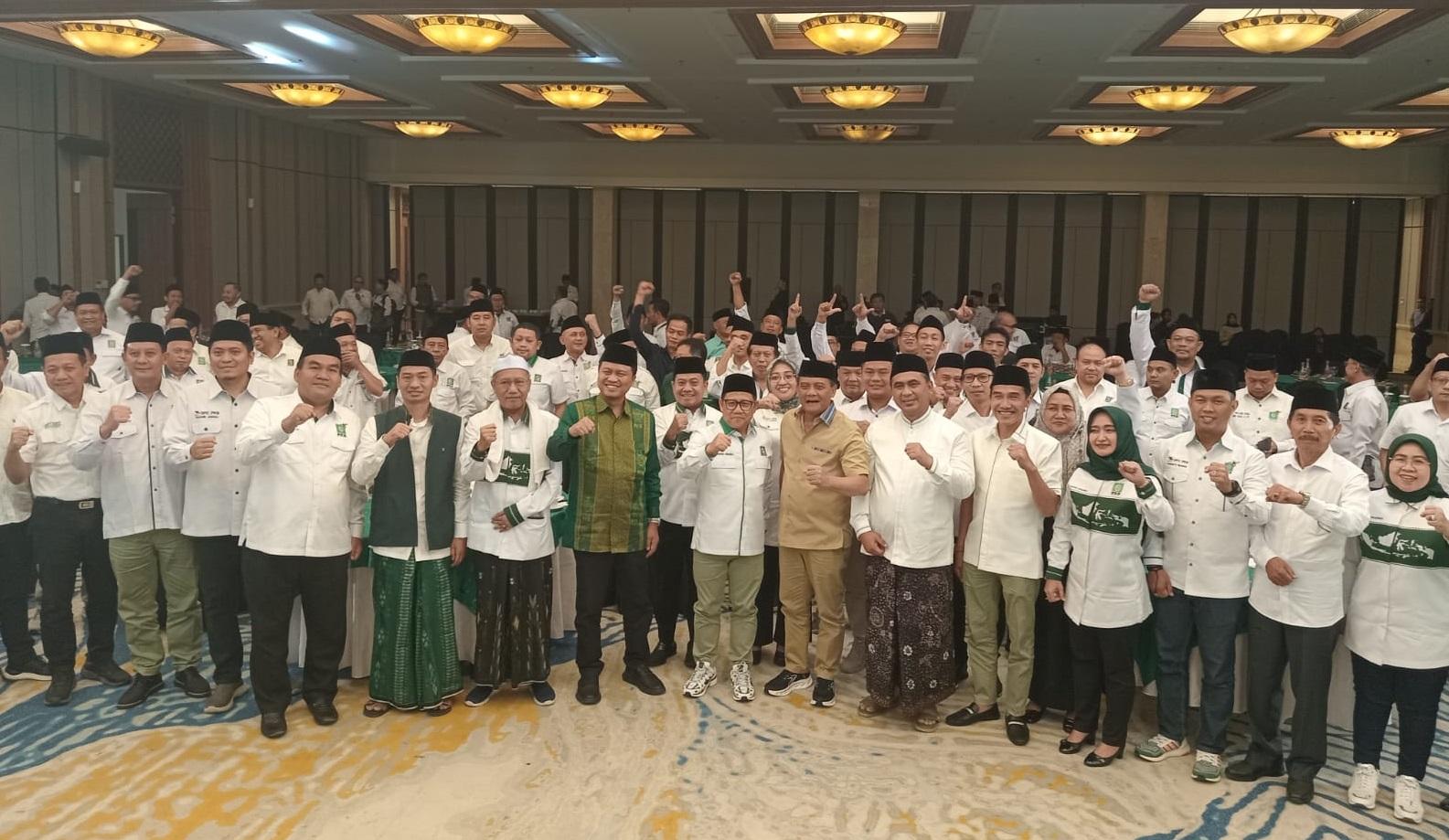 Ketua Umum Partai Kebangkitan Bangsa (PKB) Abdul Muhaimin Iskandar bersama para pengurus DPW PKB Jateng dan para calon yang terpilih dalam Pilkada 2024. (IST)