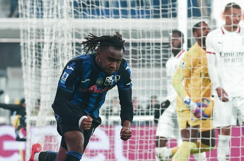 Pemain Atalanta demola Lookman berselebrasi usai mencetak gol ke gawang AC Milan dalam pertandingan lanjutan Serie A Italia. (Twitter/@Atalanta_BC)