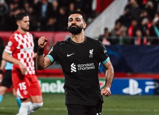 Pemain Liverpool Mohamed Salah berselebrasi usai mencetak gol ke gawang Girona dalam laga lanjutan Liga Champions. (Twitter/@LFC)