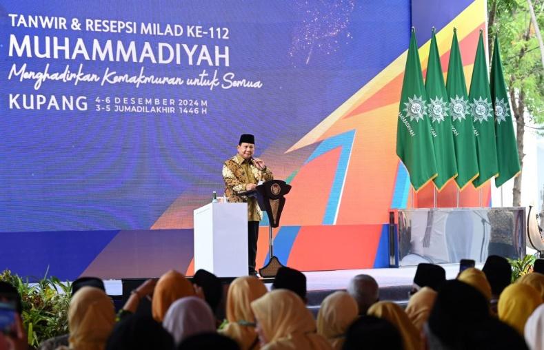 Presiden RI Prabowo Subianto saat memberikan sambutan pada Sidang Tanwir dan Resepsi Milad ke-112 Muhammadiyah yang digelar di Universitas Muhammadiyah Kupang, Provinsi Nusa Tenggara Timur (NTT), pada Rabu, (4/12). (Dok.BPMI-Setpres)
