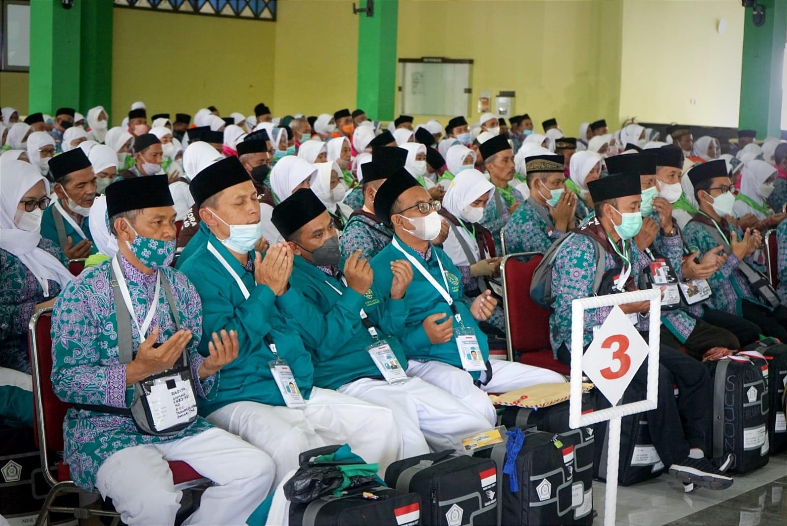 Calon haji dari Jawa Tengah saat berada di Embarkasi Donohudan. (IST)