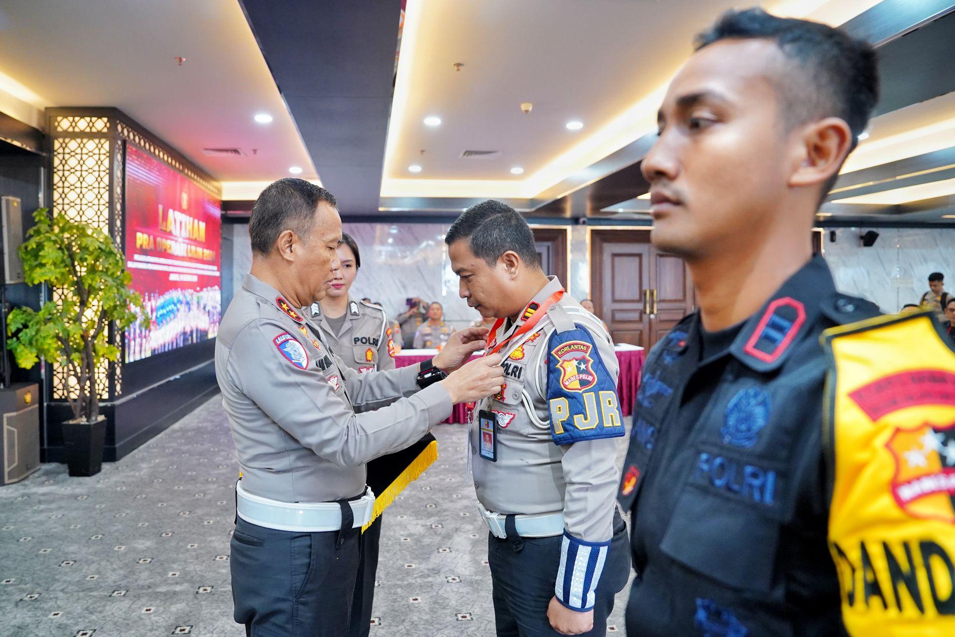 Kakorlantas Polri Irjen Pol Aan Suhanan saat secara resmi membuka Latihan Pra Operasi Lilin 2024. (Dok.Polri)