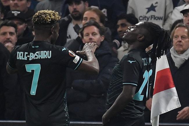 Para pemain Lazio berselebrasi usai mencetak gol ke gawang Ajax Amsterdam dalam laga lanjutan liga Europa. (Twitter/@EuropaLeague)