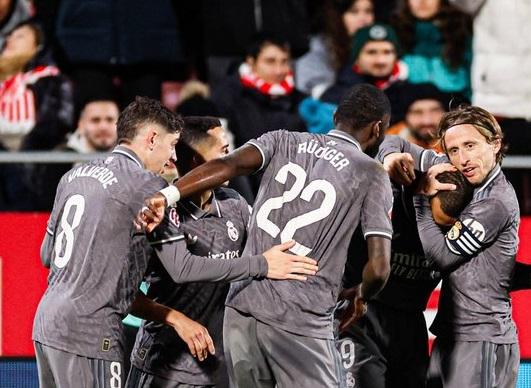 Para pemain Real Madrid berselebrasi usai mencetak gol ke gawang Girona dalam pertandingan lanjutan La Liga Spanyol. (Twitter/@realmadrid)