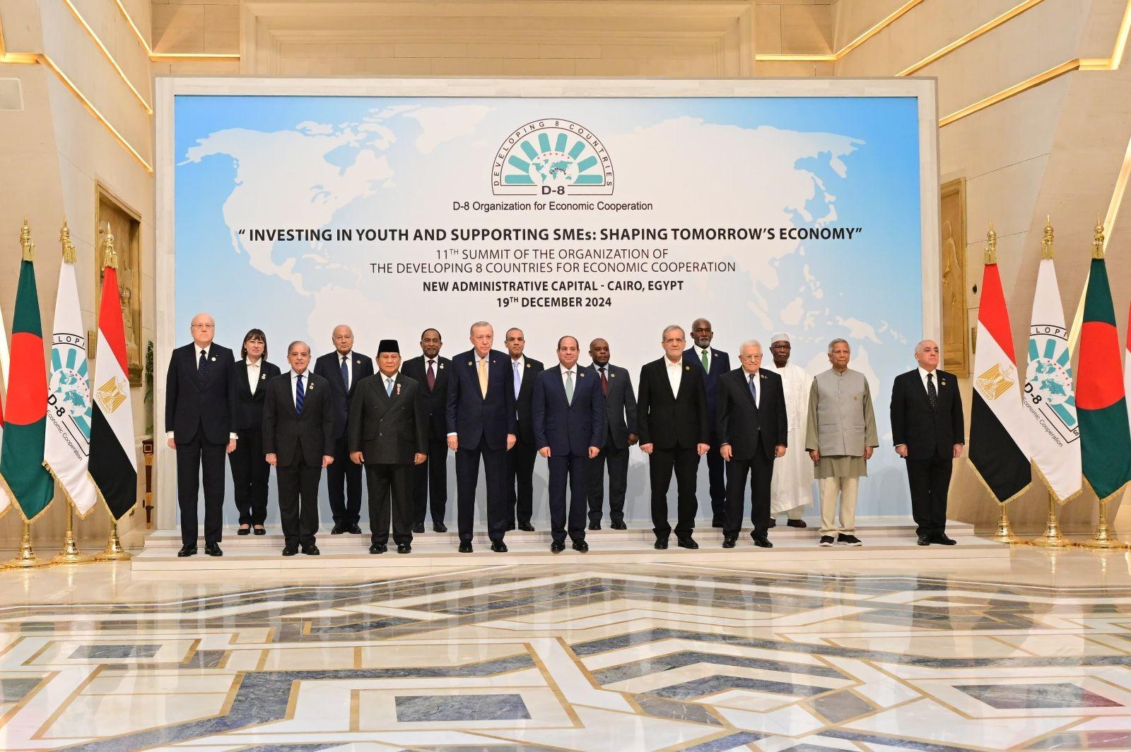 Presiden RI Prabowo Subianto berfoto bersama para kepala Negara dalam Konferensi Tingkat Tinggi (KTT) Ke-11 Developing Eight (D-8) di Istana Kepresidenan New Administrative Capital, Kairo, Mesir.(Dok.Biro Setpres)