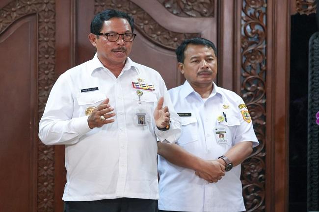 Penjabat (Pj) Gubernur Jawa Tengah Nana Sudjana mengumumkan penetapan UMP 2025. (Dok.Pemprov Jateng)