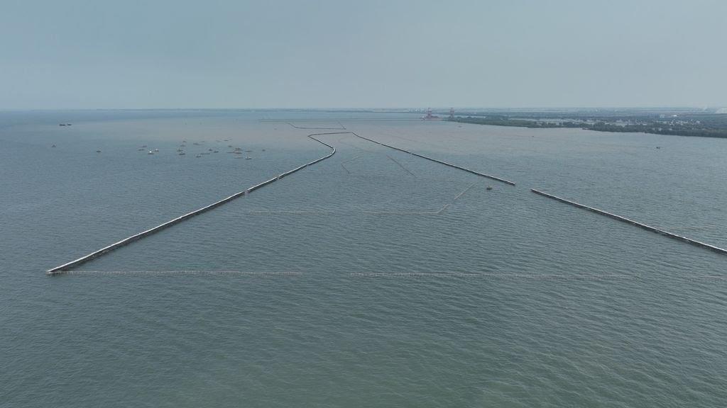 penampakan pagar laut di pesisir tangerang banten dok kkp 2
