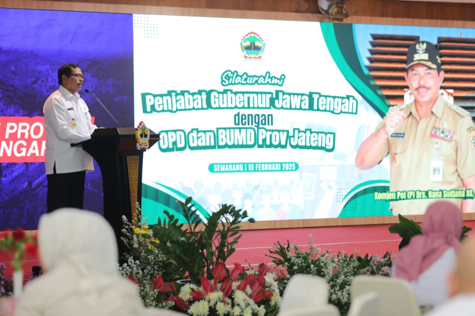 Pj Gubernur Jateng Nana Sudjana saat memberikan sambutan dalam acara pamitan bersama OPD di lingkungan Pemprov Jateng. (Dok.Pemprov Jateng)