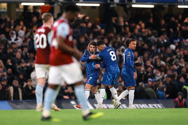 Para pemain Chelsea berselebrasi usai mencetak gol ke gawang West Ham di ajang Premie League. (Twitter/@ChelseaFC)
