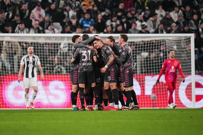 Para pemain Empoli berselebrasi usai mencetak gol ke gawang Juventus dalam laga Coppa Italia. (Twitter/@SerieA)