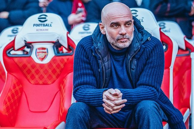 Pelatih Manchester City Pep Guardiola saat memimpin timnya dalam sebuah pertandingan. (Twitter/@ManCity)