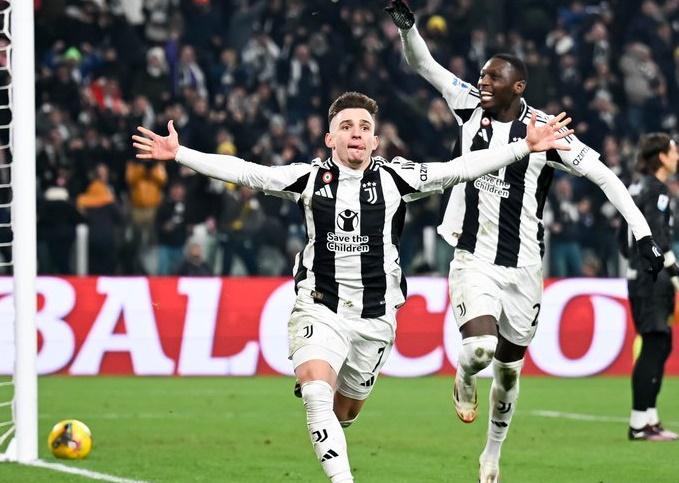 Pemain Juventus berselebrasi usai mencetak gol ke gawang Inter Milan dalam laga lanjutan Serie A Italia. (Twitter/@juventusfcen)