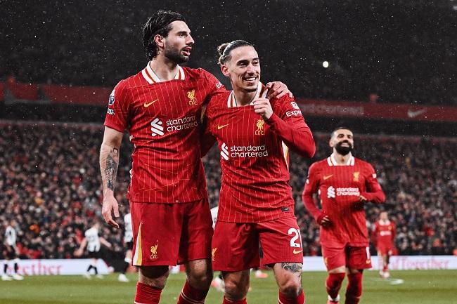 Pemain Liverpool berselebrasi usai membuat gol ke gawang Newcastle United dalam laga lanjutan Premier League. (Twitter/@LFC)