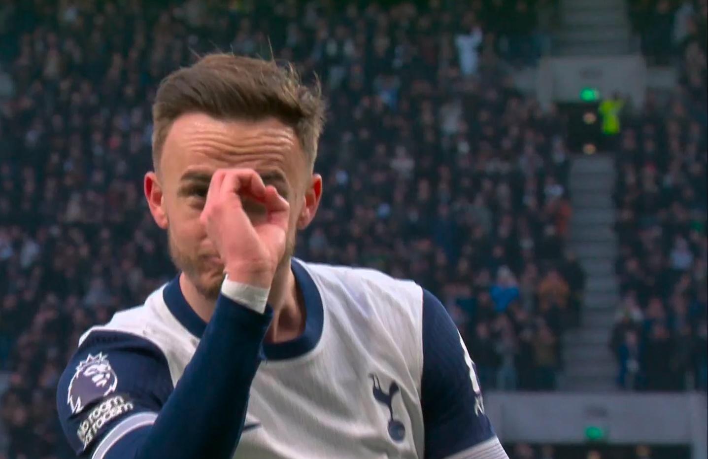 Pemain Tottenham Hotspur James Maddison berselebrasi usai mencetak gol ke gawang Manchester United dalam laga lanjutan Premier League. (Twitter/@premierleague)