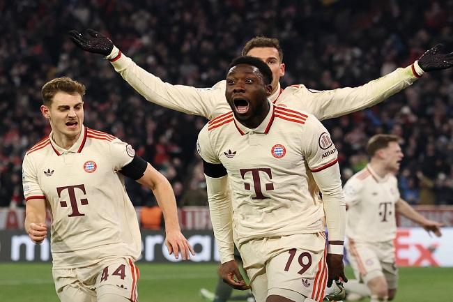 Para pemain Bayern Munchen berselebrasi usai mencetak gol ke gawang Celtic, sekaligus mengamankan tiket babak 16 besar Liga Champions. (Twitter/@FCBayernEN)