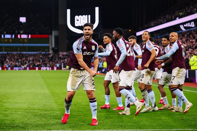 Para pemain Aston Villa berselebrasi usai mencetak gol ke gawang Chelsea dalam laga lanjutan Premier League. (Twitter/@AVFCOfficial)