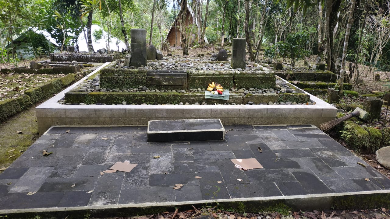 Situs komplek makam Istana Gede di desa Mojosari Wonosobo