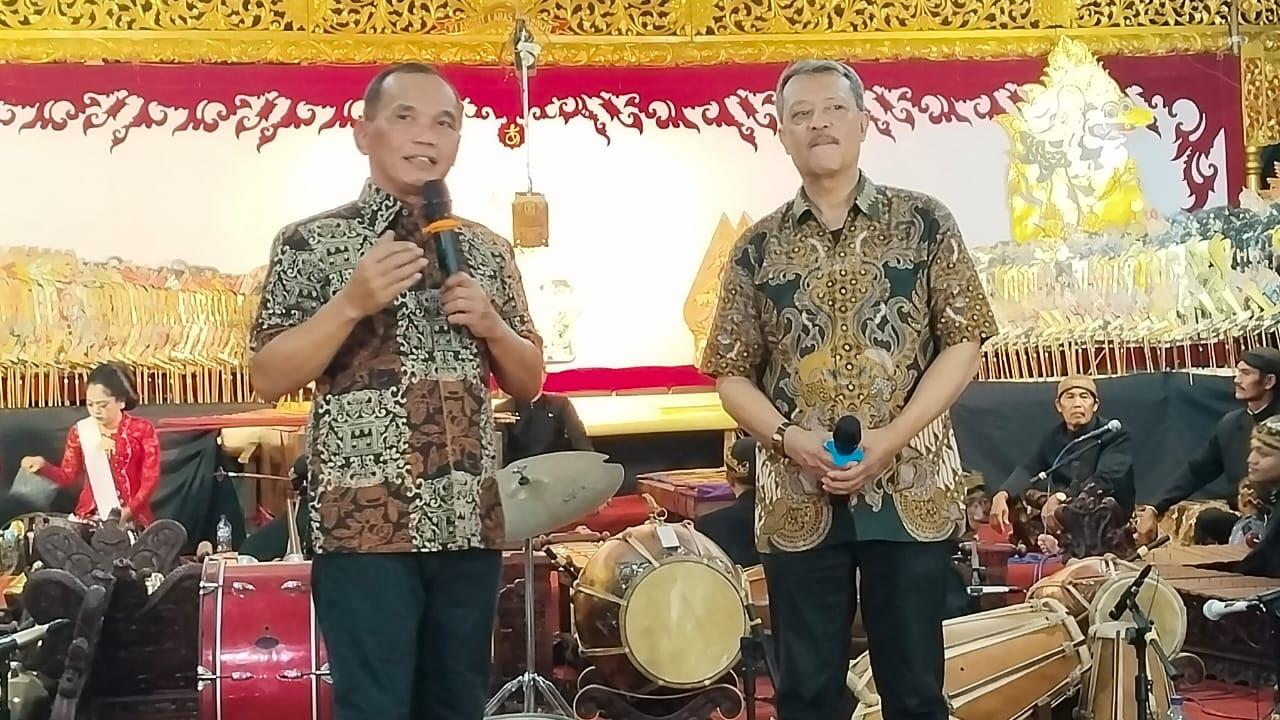 Jurus Jitu Ketua DPRD Provinsi Jawa Tengah Sosialisasi Pelayanan Publik Melalui Pagelaran Wayang
