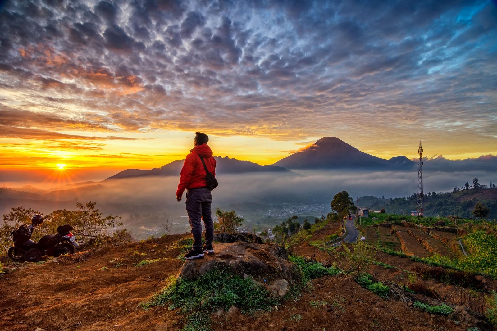 Refleksi 2 Abad Kabupaten Wonosobo: Antara Harapan dan Kenyataan Segenap warga kabupaten Wonosobo sebentar lagi tepatnya tangggal 24 Juli 2025 akan melaksanakan pesta rakyat pengingatan нari jadi ke-200 kabupaten wonosoво.