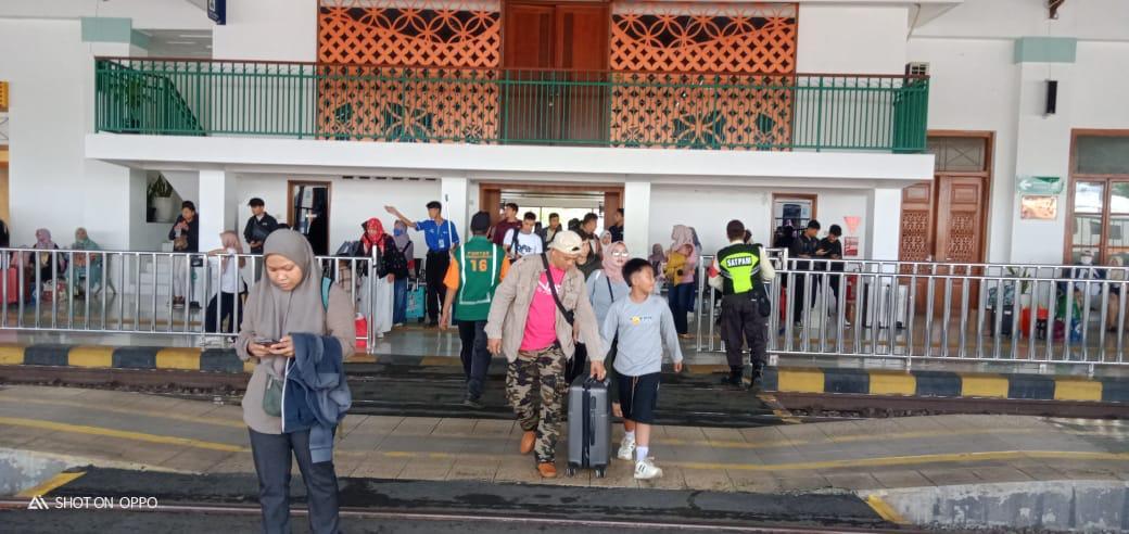 Stasiun Kutoarjo Dipadati Pemudik – Okupansi Kereta Sentuh 105% Saat Arus Balik