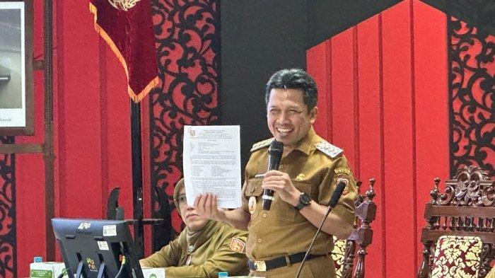 audiensi pedagang wonosobo dan bupati afif