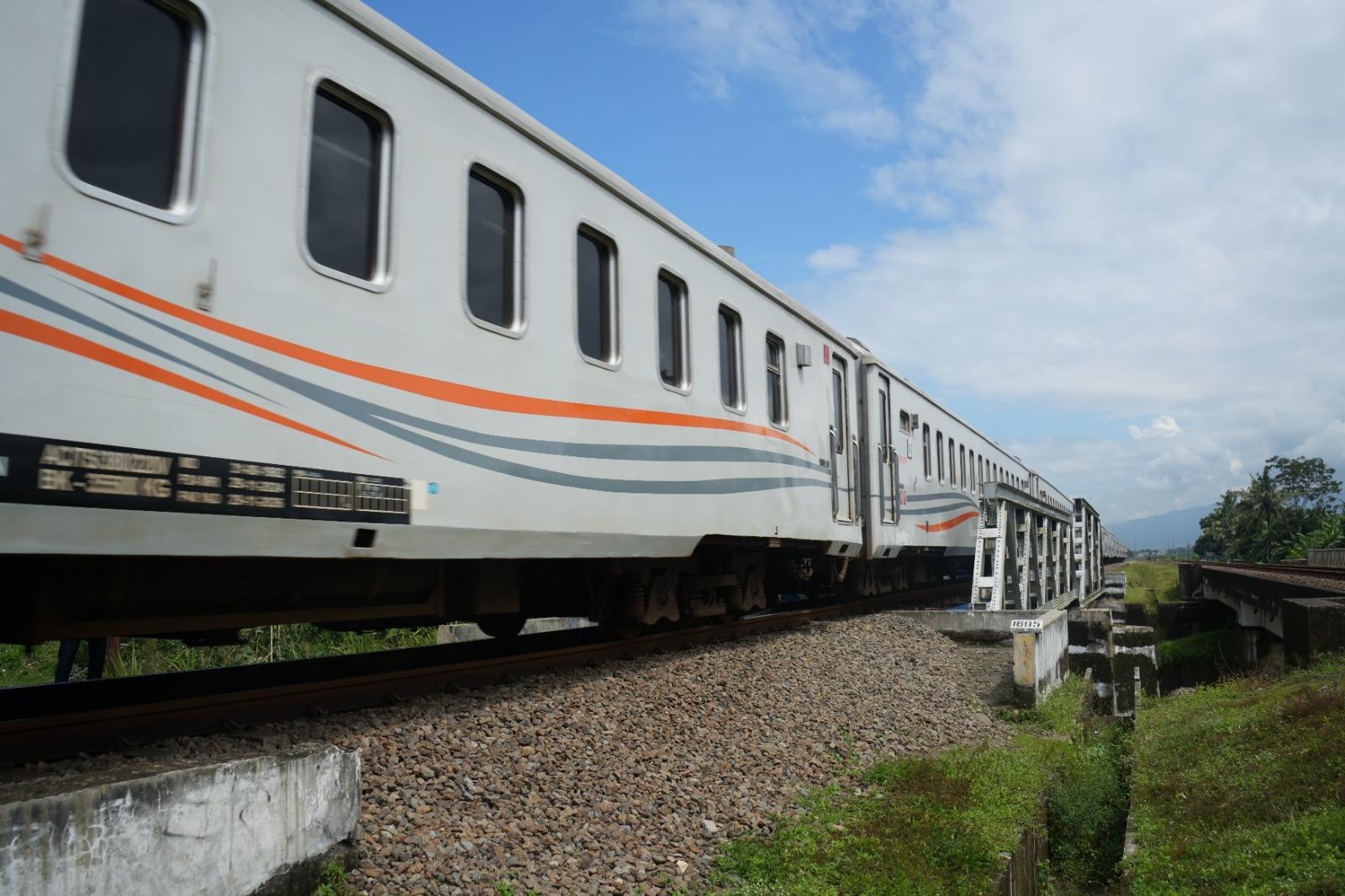 KAI Daop 5 Purwokerto Warning Pelemparan Batu terhadap Kereta Api