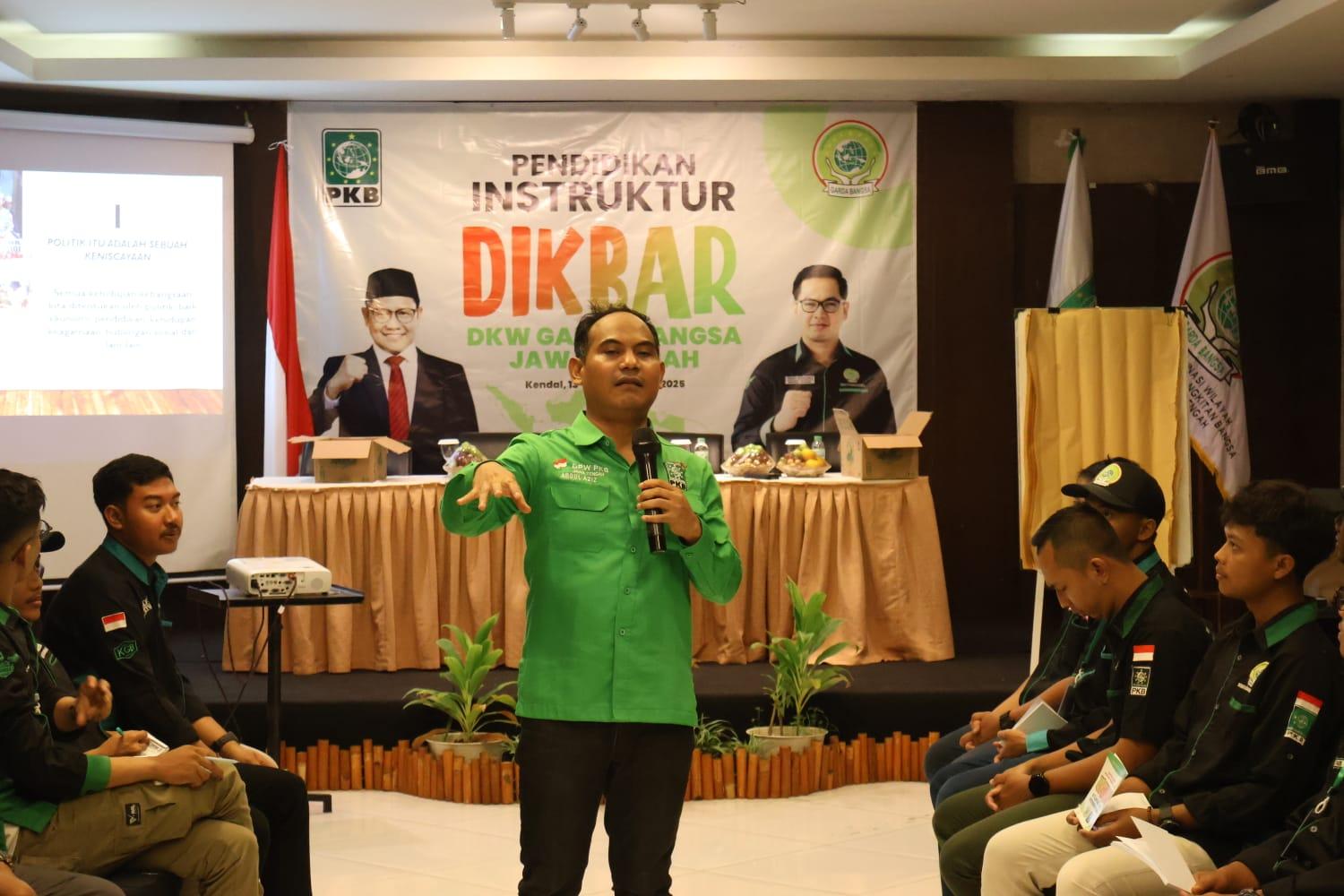 Anggota komisi A DPRD Jawa Tengah Abdul Aziz saat menjadi narasumber kegiatan Pendidikan Instruktur; Pendidikan Kader Badan Partai (Dikbar) DKW Garda Bangsa Jawa Tengah. (IST)